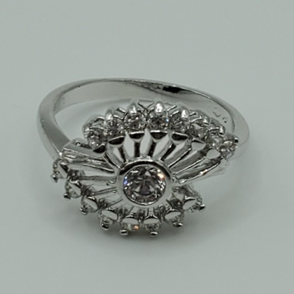 Clear Rhinestone Silver Tone‎ Ring Size 7.75 Asymmetrical Womens Fashion Jewelry - Picture 3 of 9